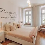 Rynek - Zielona Kamienica Apartment *