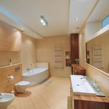 Rynek - Zielona Kamienica * دوشنيكي زدروي